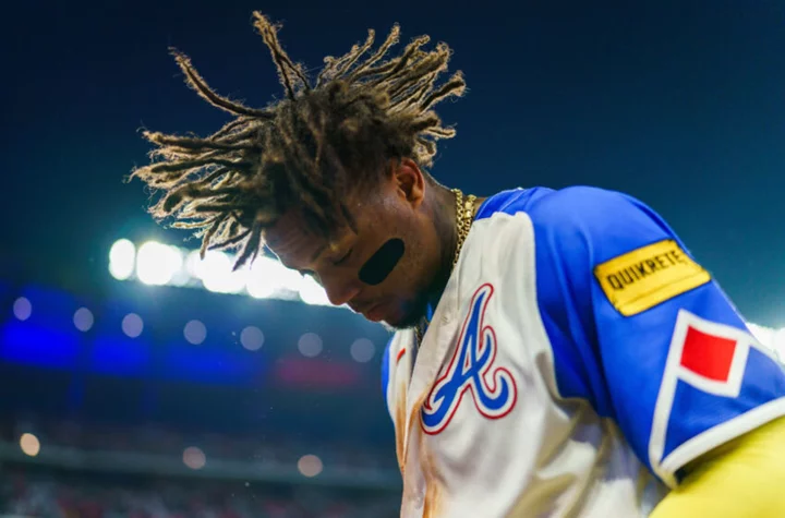 Ronald Acuña Jr. exchanges jersey with a fan (and MLB legend)