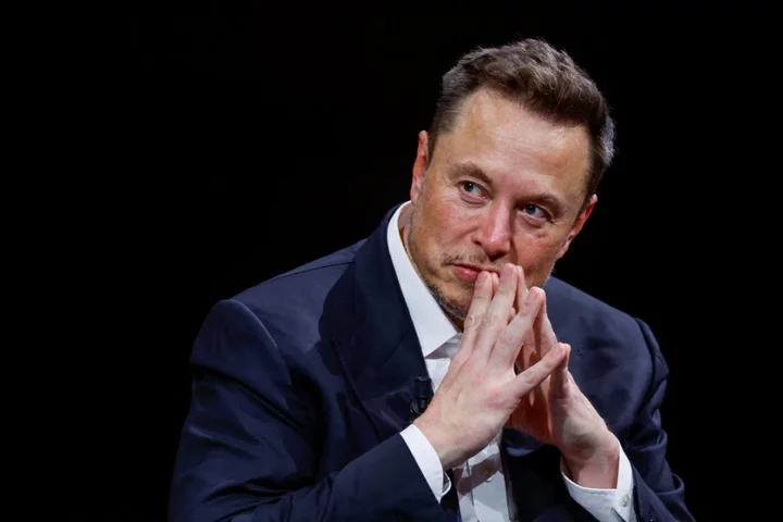 Twitter is in negative cash flow due to 50% drop in advertising revenue, says Elon Musk