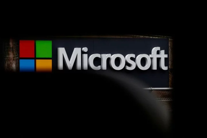 Microsoft's AI bets boost cloud business, Alphabet yet to find silver lining