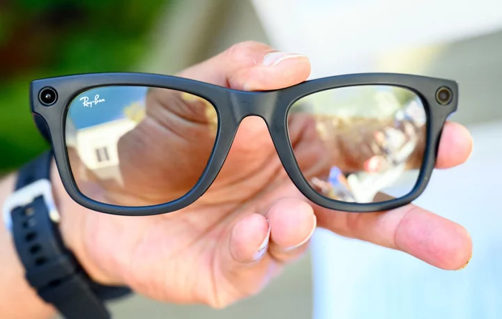 Mark Zuckerberg shows off Meta’s new AI Ray-Bans, using it to braid daughter’s hair