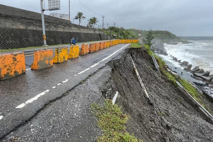 China Warns Haikui Will Bring Heavy Downpours to Coastal Regions