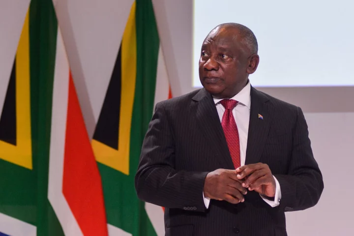 Ramaphosa Advisers Say South Africa Must Shun Coal, Use Minimal Gas