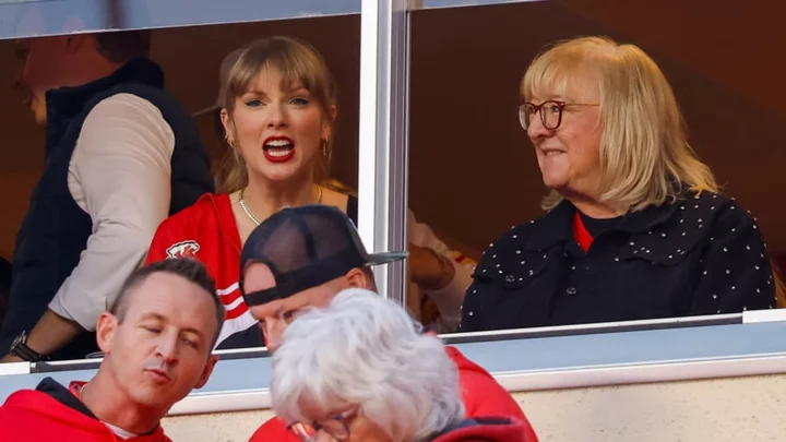 Taylor Swift Is Hanging With Bernie Kosar Before Chiefs Game