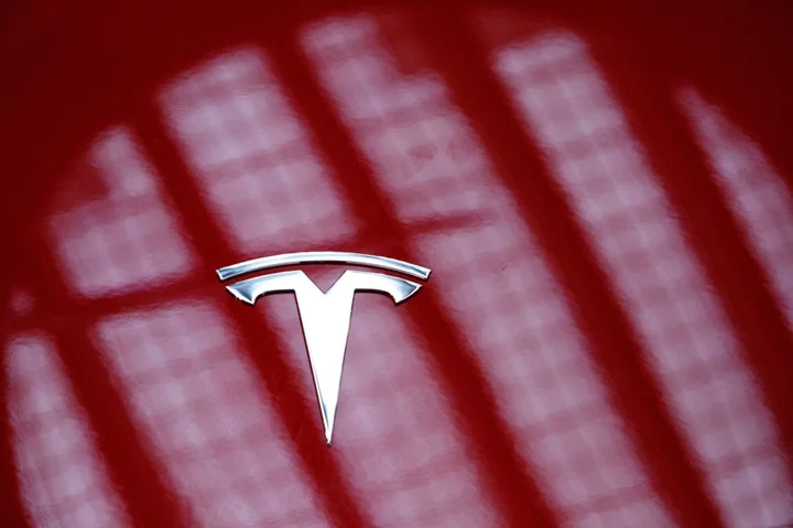 Tesla Failed to Fix Autopilot After Fatal Crash, Engineers Say