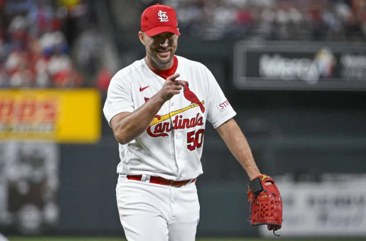 Adam Wainwright gets emotional after Cardinals fans give him ovation for long-awaited 200th win