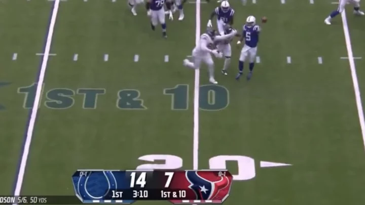 Anthony Richardson Casually Switches Hands, Throws Left-Handed Pass Under Pressure